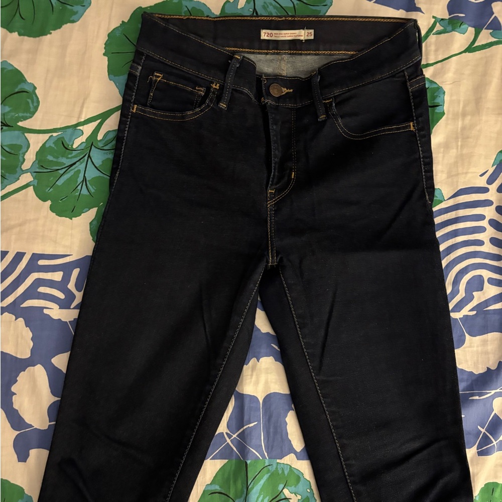 Levi’s 720 High Rise Super Skinny Jeans size 25
